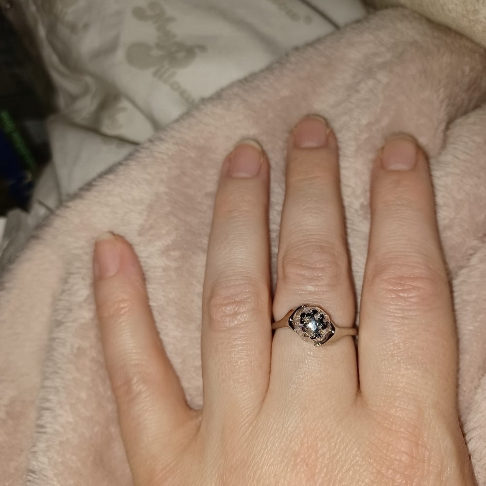 Ring - Picture 2 of 5